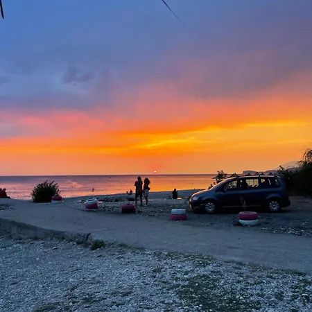 Riverside Bunec Lüks kamp alanı Piqeras